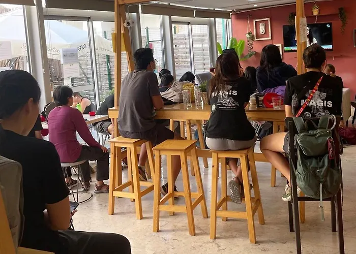 Wot Nomad Social 旅馆 *