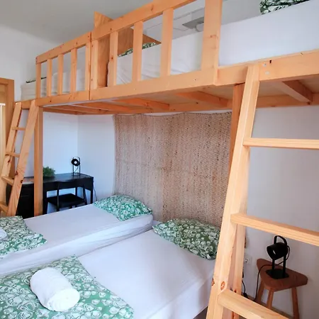 Хостел Wot Nomad Social Лиссабон