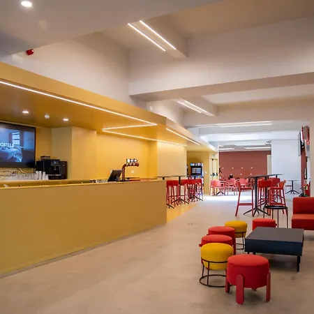 Wot Nomad Hostel *